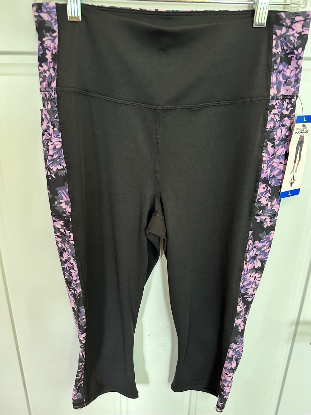 NWT Skechers Black Capris Leggings with Purple Floral Side Panels 1957192 Large